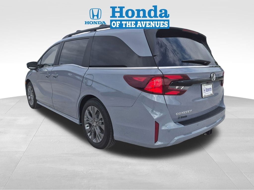 New 2027 Sonic Gray Pearl Honda Touring image 5