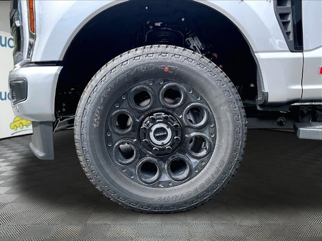 New 2027 Iconic Silver Metallic Ford Lariat image 13