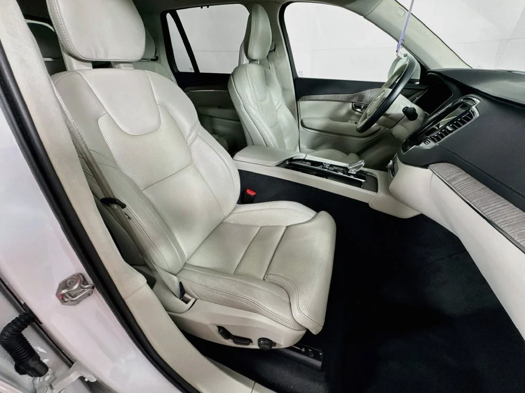 Used 2022 White Volvo T8 Inscription 6 Passenger image 37