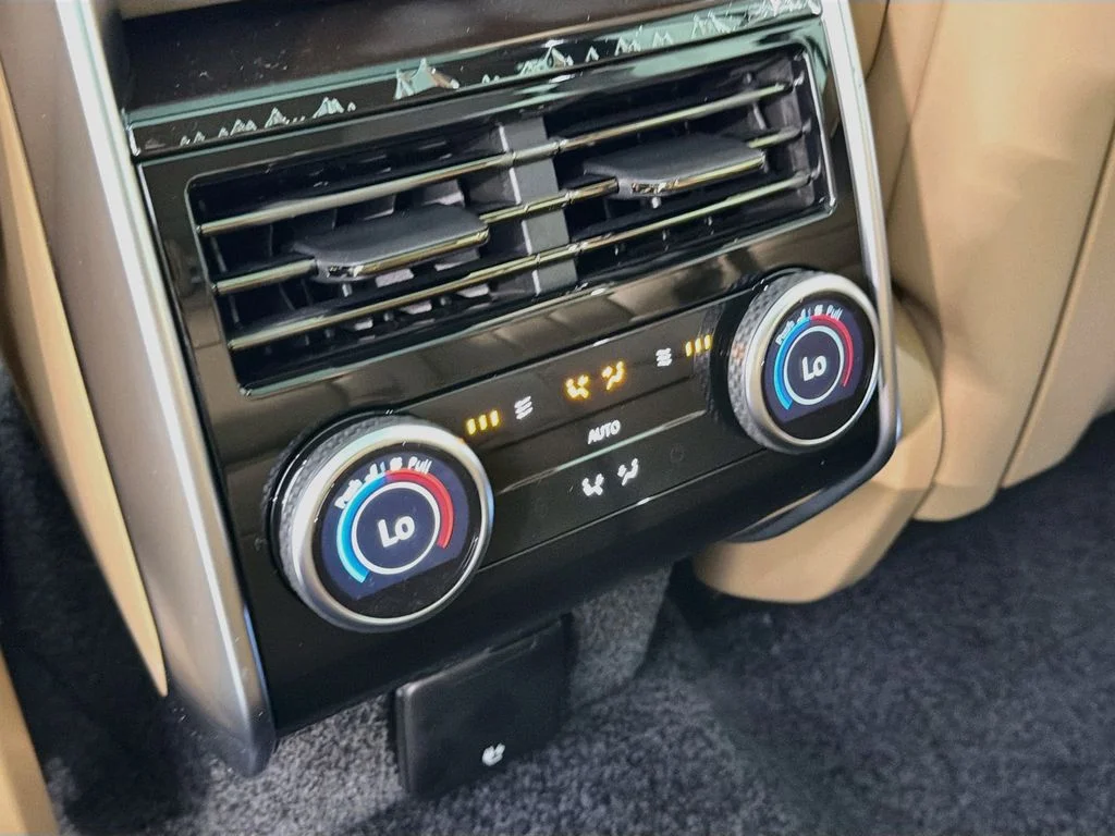 New 2026 British Racing Green Land Rover SE image 27