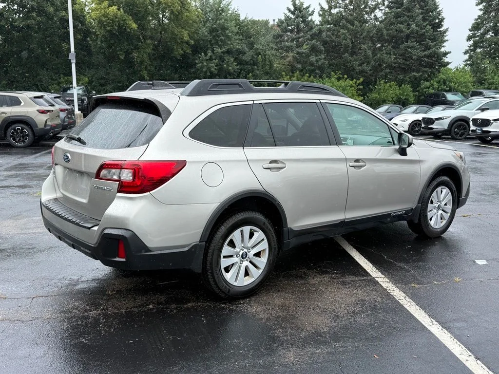 Used 2018 Gray Subaru 2.5i Premium image 7
