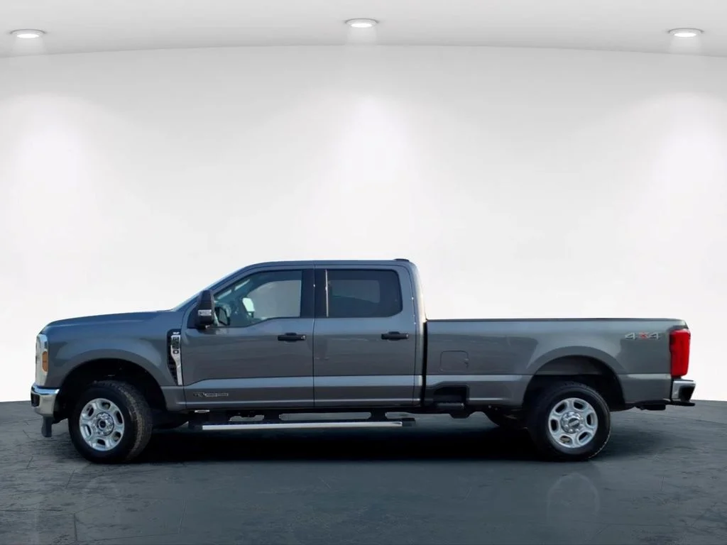 Used 2025 Gray Ford XLT image 14