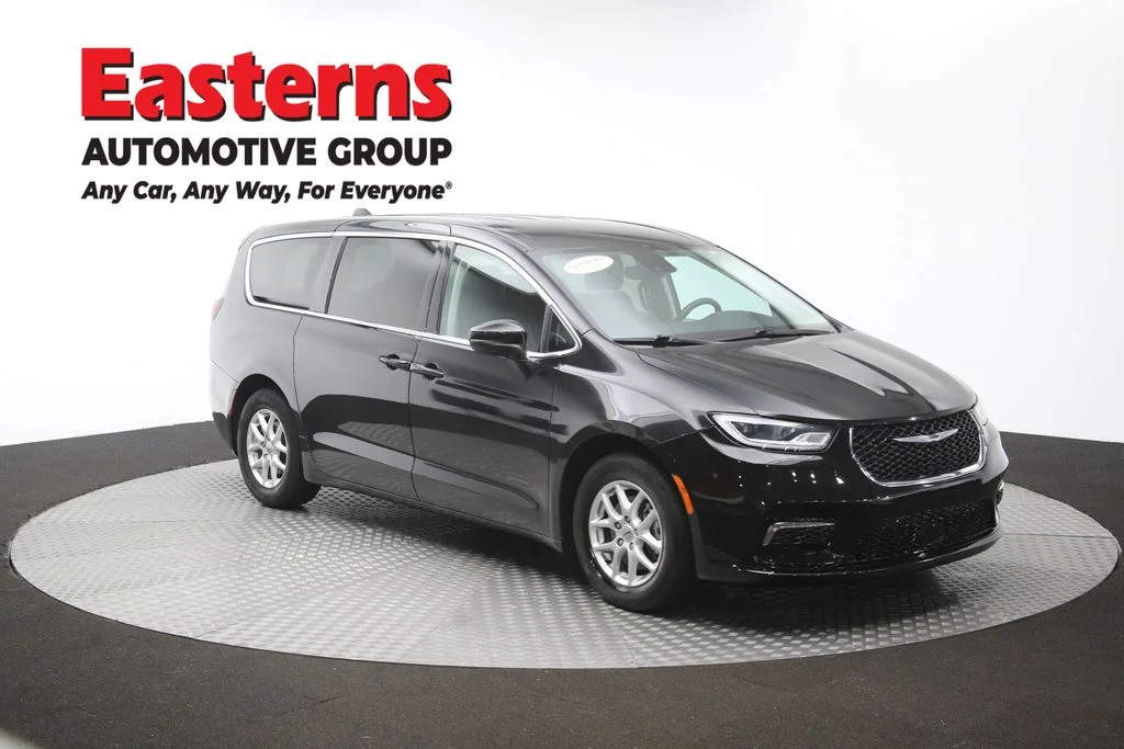 Used 2023 Black Chrysler Touring L image 51