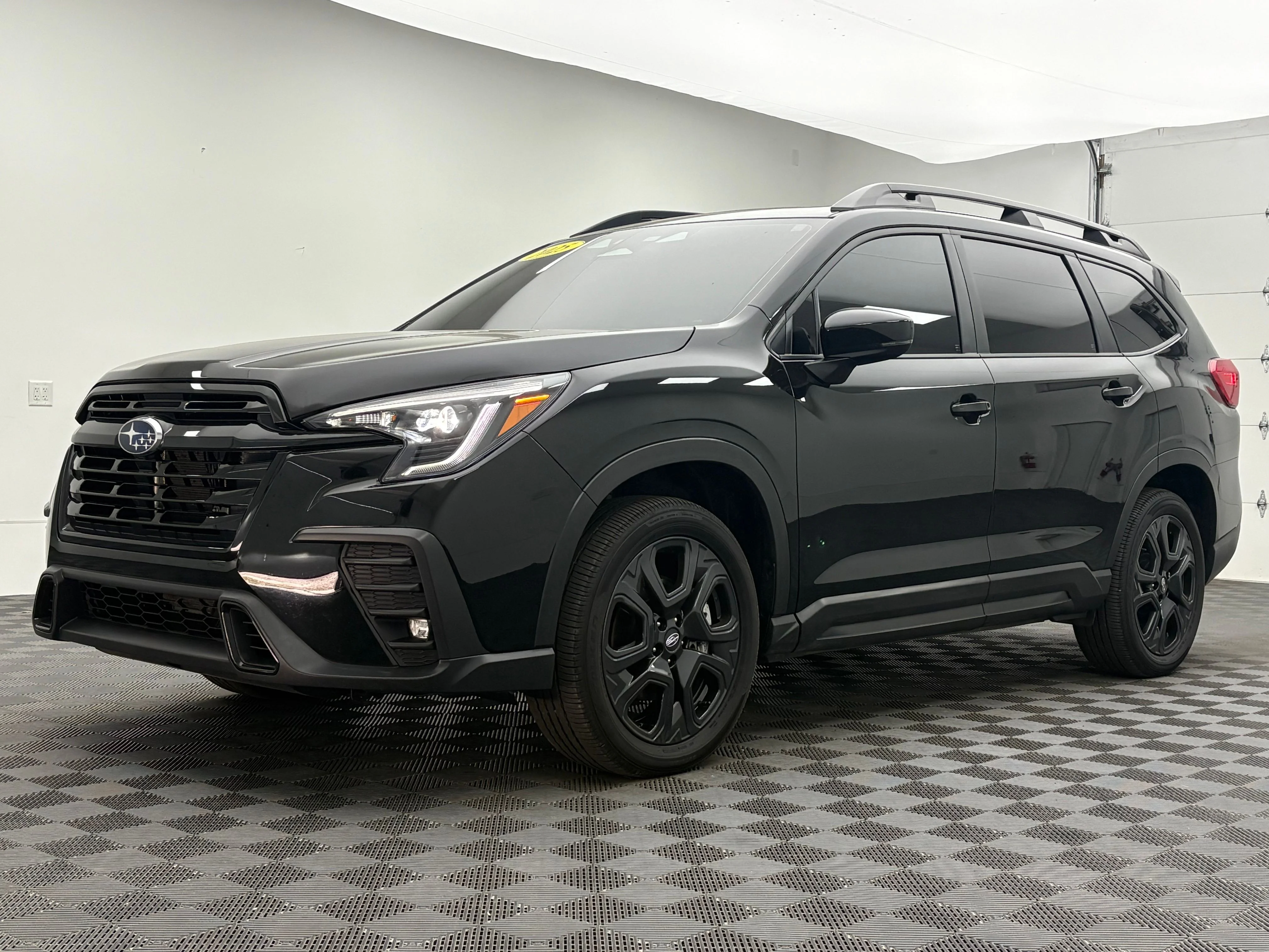 Used 2025 Crystal Black Silica Subaru Onyx Edition image 2