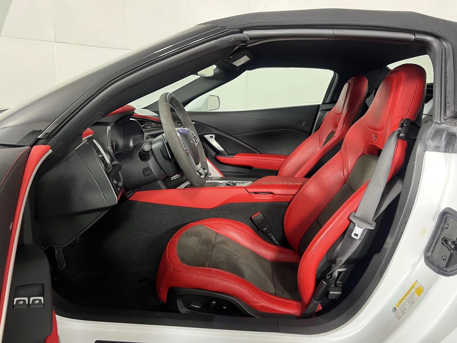 Used 2019 ARCTIC WHITE Chevrolet Grand Sport 2LT image 11