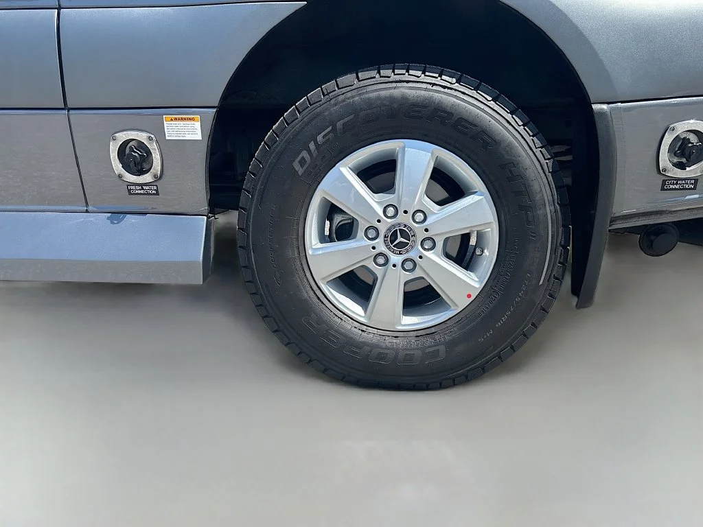 Used 2022  Mercedes-Benz Cargo 144 WB image 11