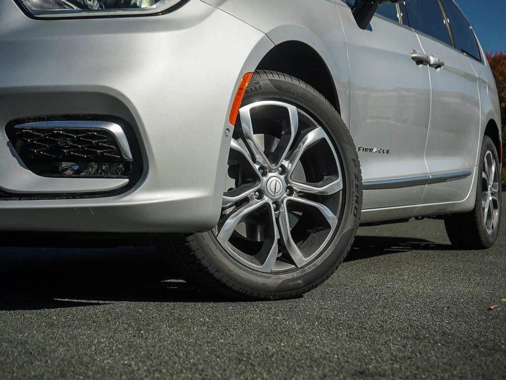 2026 Chrysler Pacifica Pinnacle - Photo 5