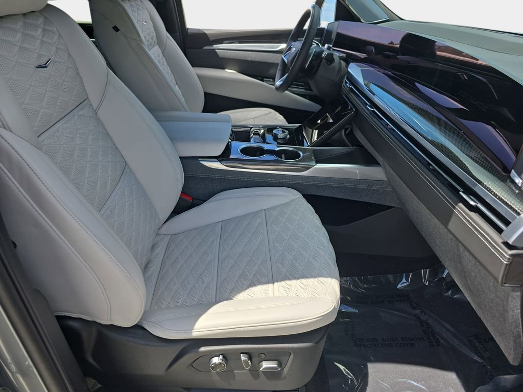 Used 2025 Silver Cadillac V-Series image 12