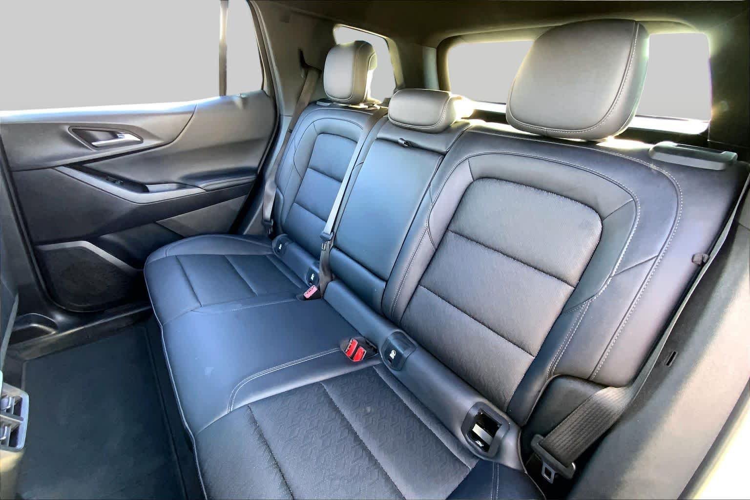 Used 2025 Summit White Chevrolet FWD LT image 21
