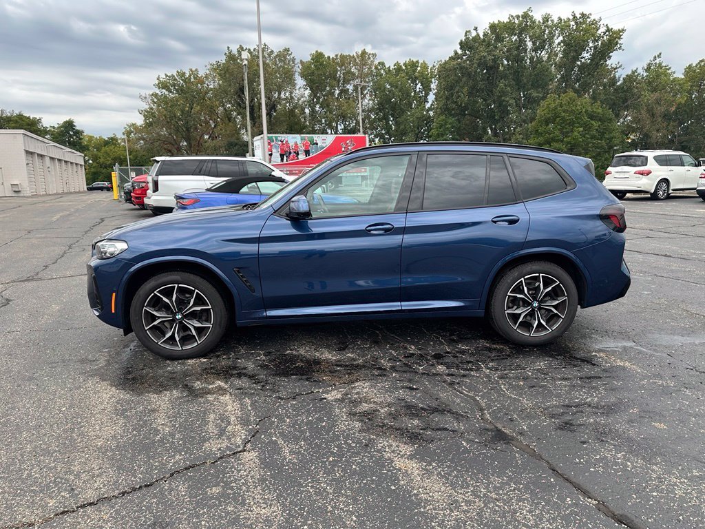 Used 2024 Blue Metallic BMW xDrive30i image 3