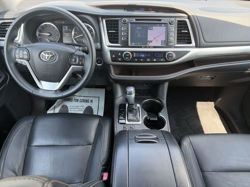 Used 2016 White Toyota XLE V6 image 14