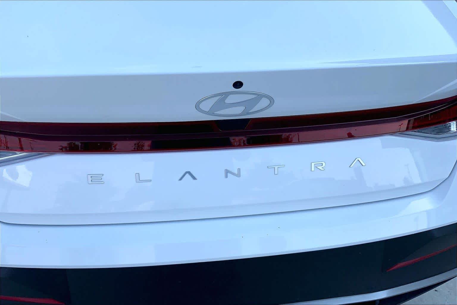 Used 2025 Serenity White Hyundai SE image 32