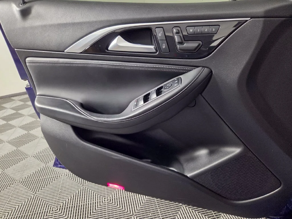 Used 2018 Ink Blue INFINITI Sport image 19