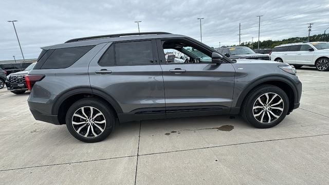 New 2026 Carbonized Gray Metallic Ford ST-Line image 17