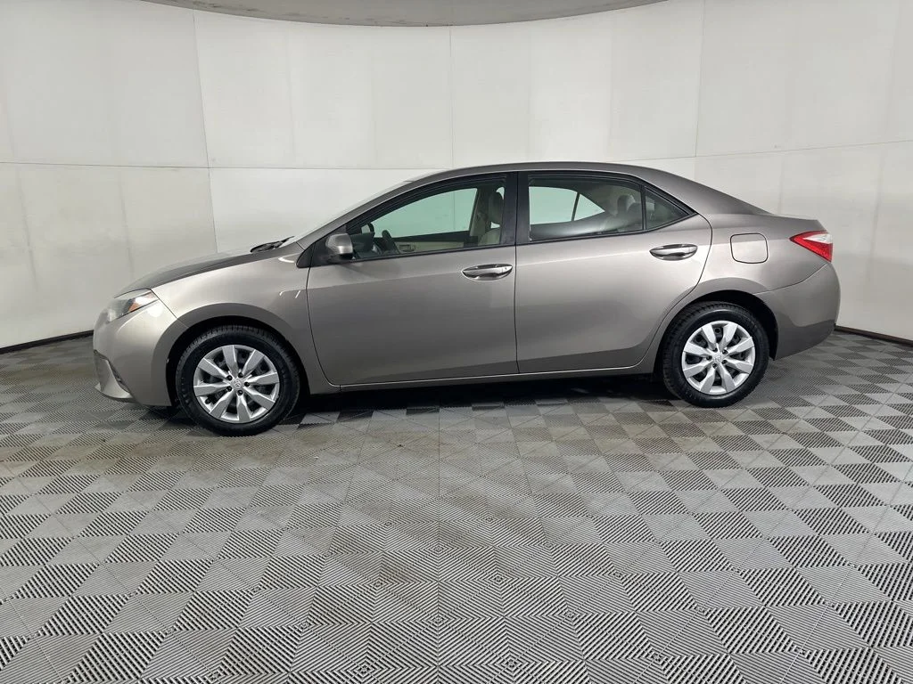Used 2015 Brown Toyota LE image 7