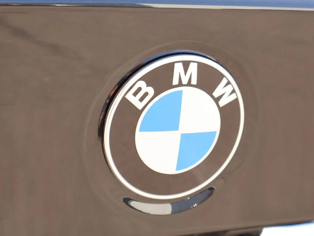 2025 BMW 3 Series 330i - Photo 25