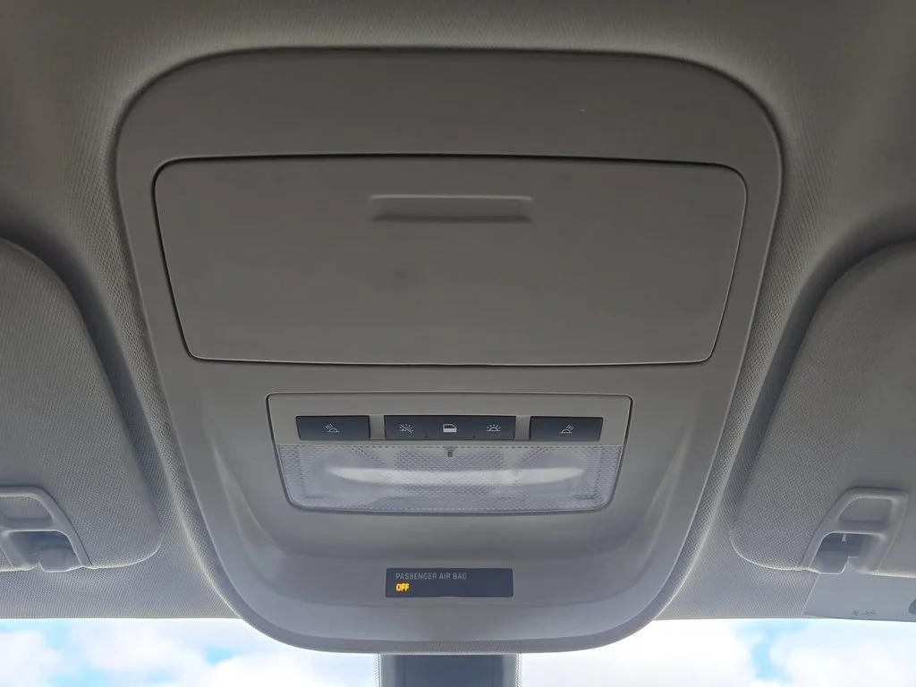Used 2021 SUMMIT WHITE GMC 4WD Elevation image 36