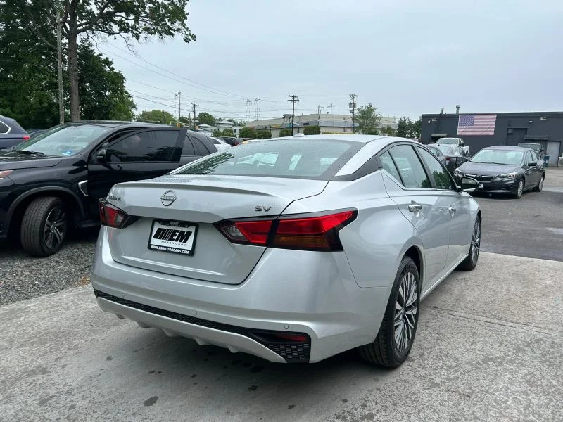 Used 2024 Silver Nissan 2.5 SV Sedan 4D image 27