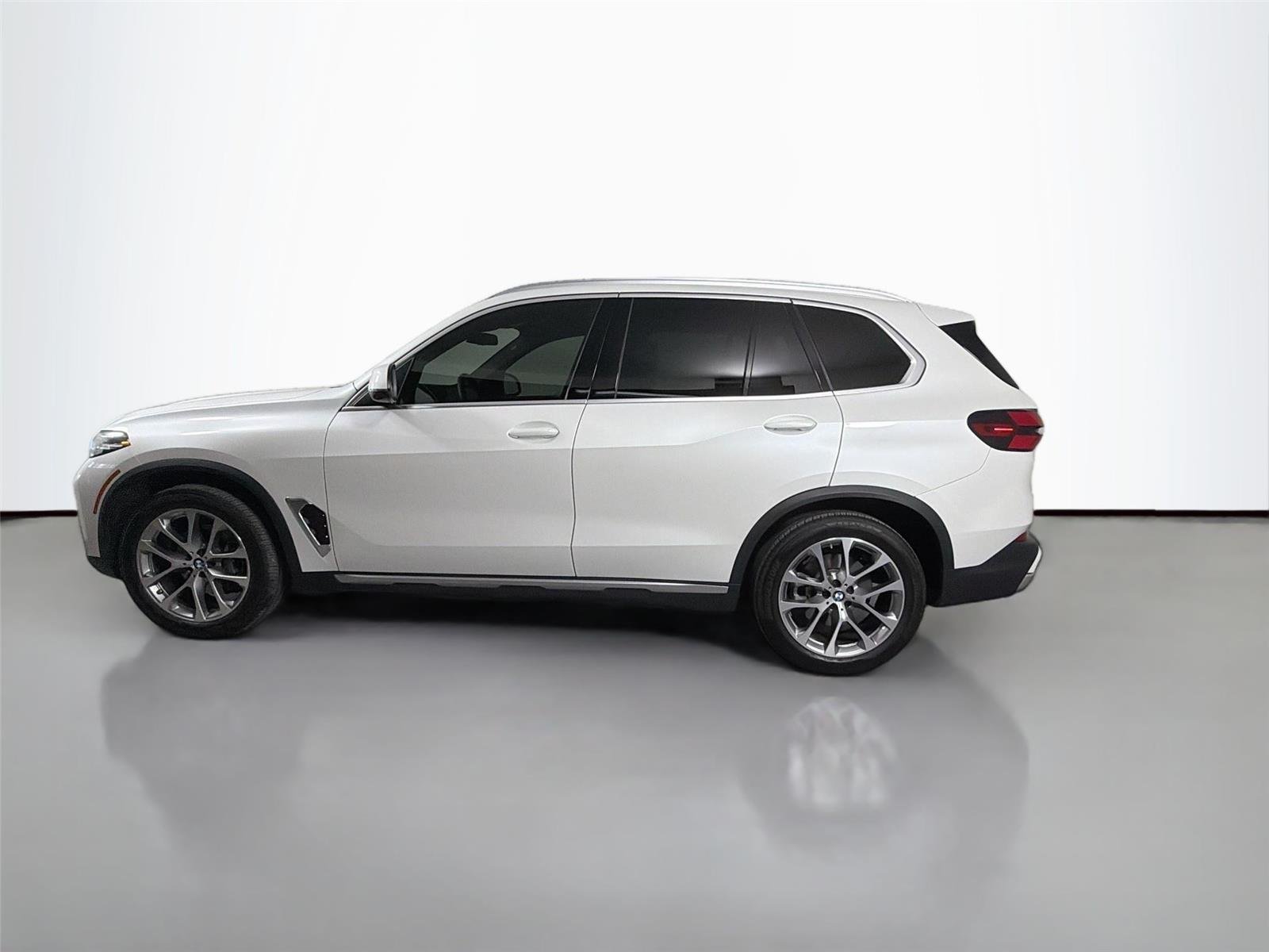 Certified Used 2024 Mineral White Metallic BMW xDrive40i image 8