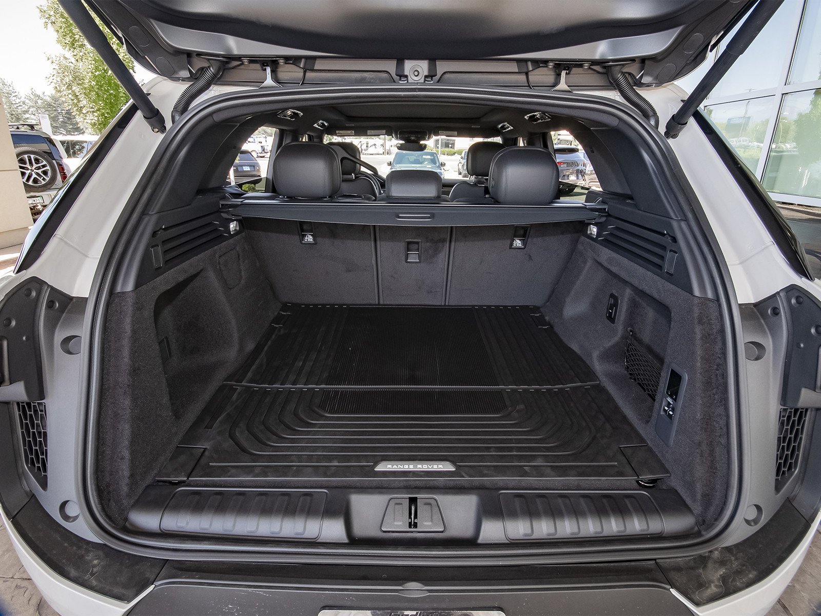New 2026 Borasco Grey Land Rover SE image 50