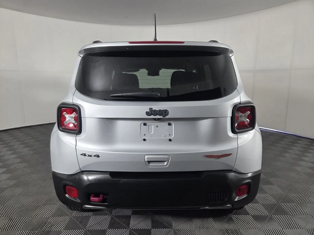 Used 2020 Glacier Metallic Clearcoat Jeep Trailhawk image 6