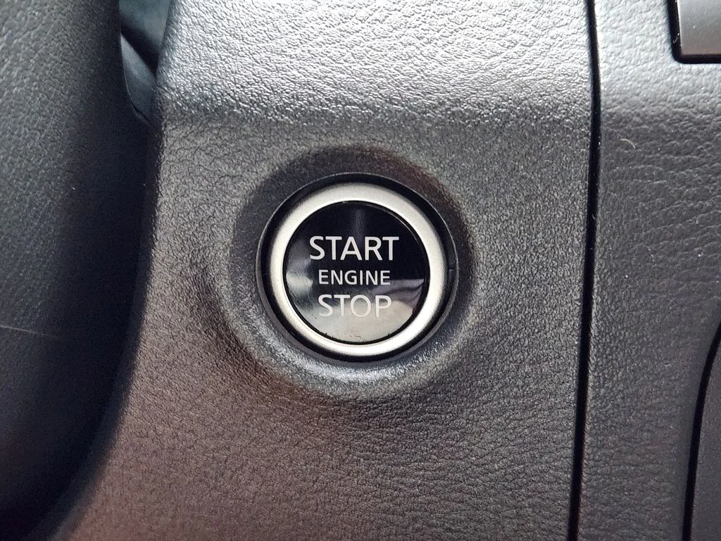 Used 2025 White Nissan SV image 22