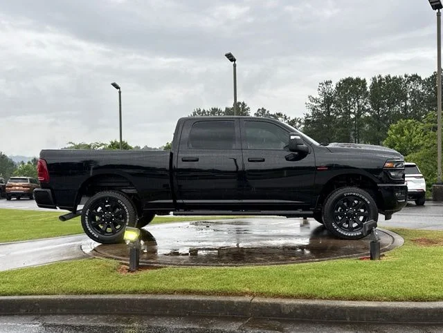New 2026 Diamond Black Crystal Pearl-Coat Exterior Paint RAM Tradesman image 8