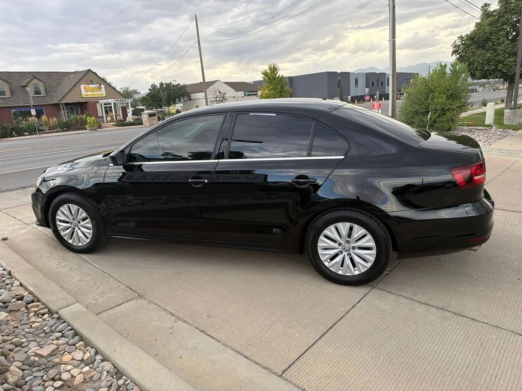 Used 2017 Black Volkswagen 1.4T S image 4