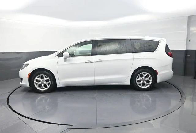 Used 2018 White Chrysler Touring Plus image 4
