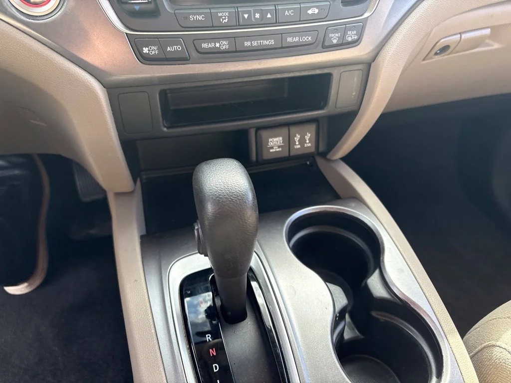 Used 2016  Honda EX image 24