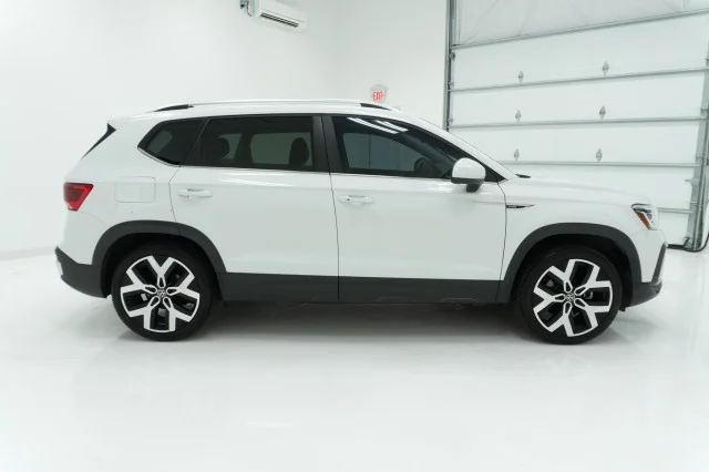 Used 2023 WHITE Volkswagen SEL image 4