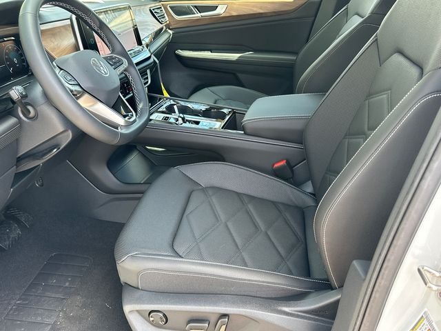 New 2026 White Volkswagen 2.0T SE w/Technology image 9