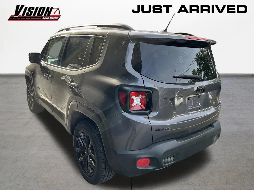 Used 2017 Gray Jeep Latitude image 3