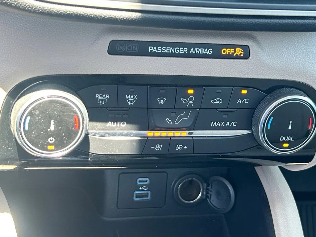 Used 2022 White Ford SE image 22