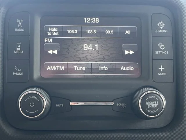 Used 2019  Jeep Sport S image 25