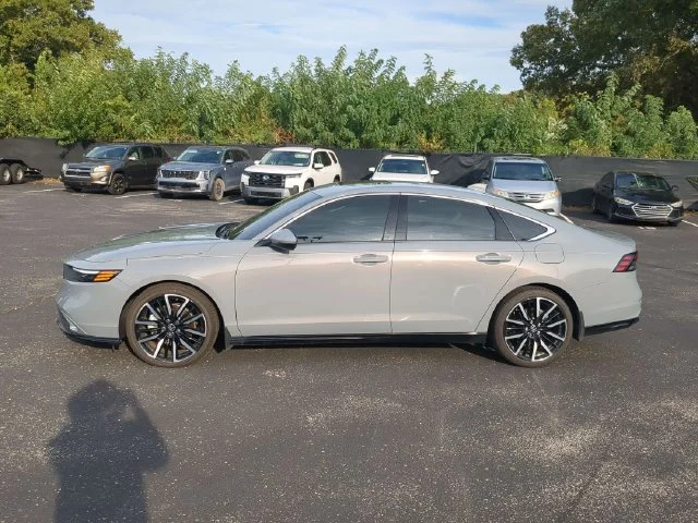 Used 2025 Urban Gray Pearl Honda Touring image 11