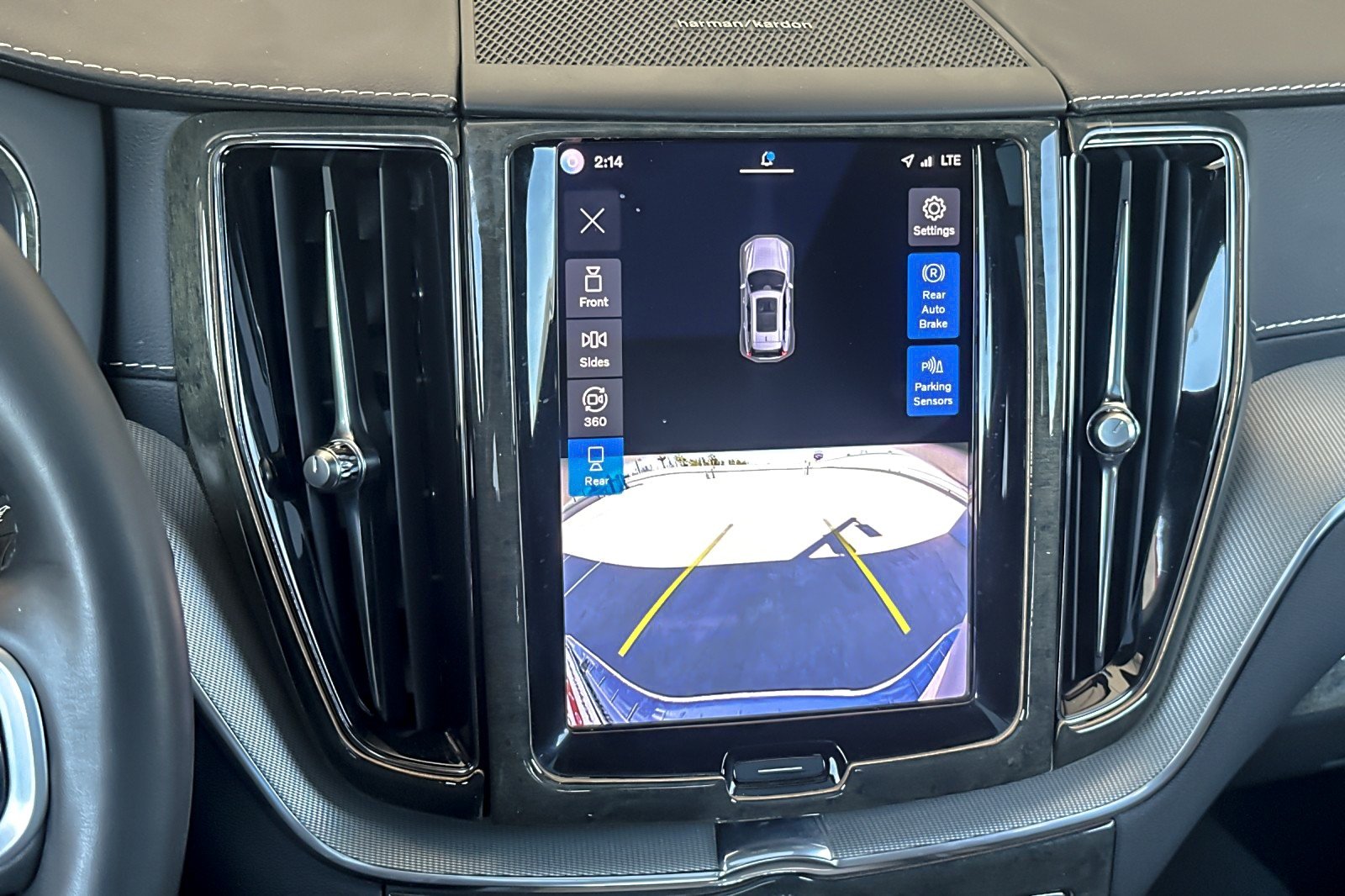 Used 2022 SILVER Volvo R-Design image 19