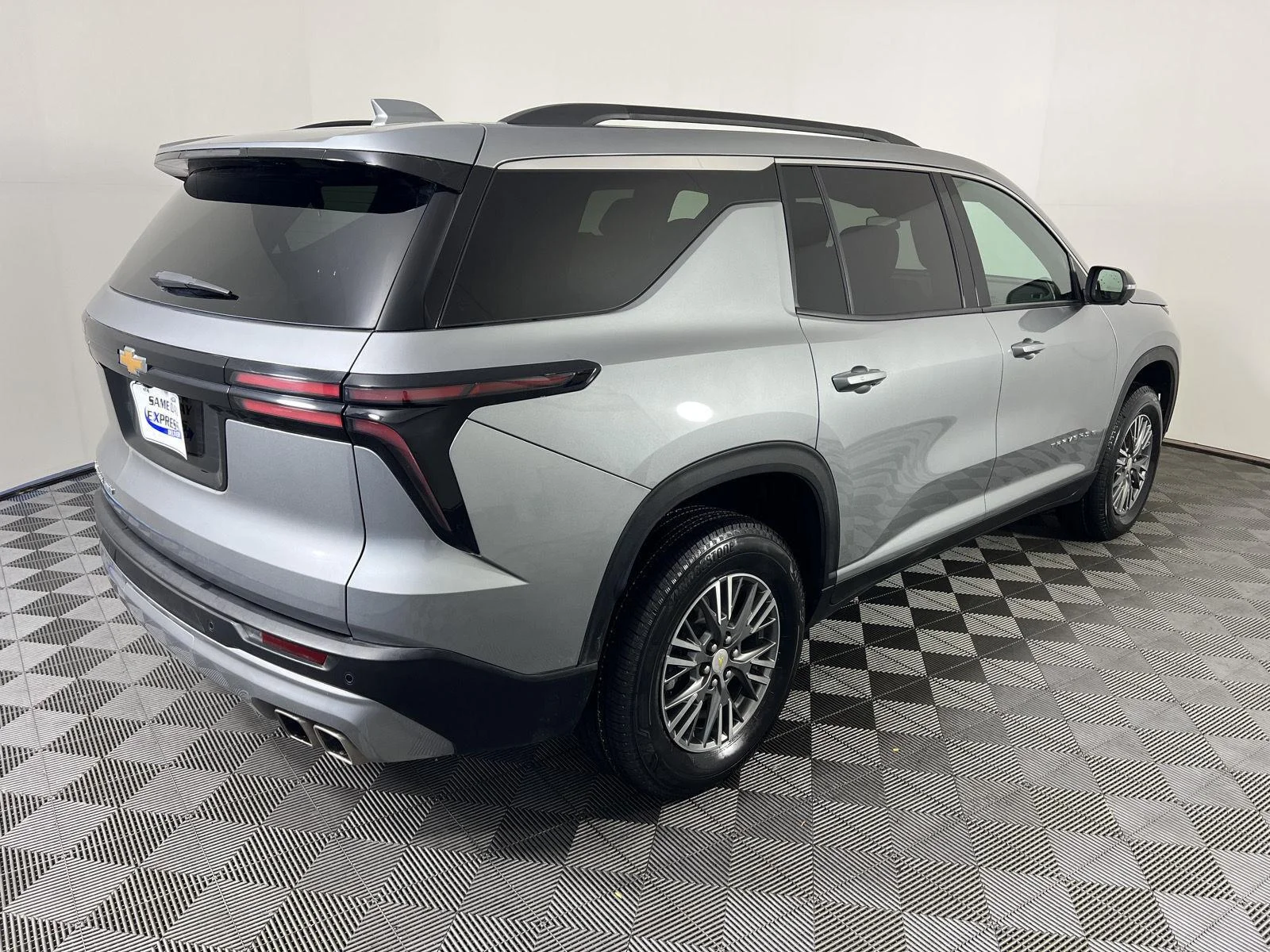 Used 2025 Sterling Gray Metallic Chevrolet AWD LT image 26