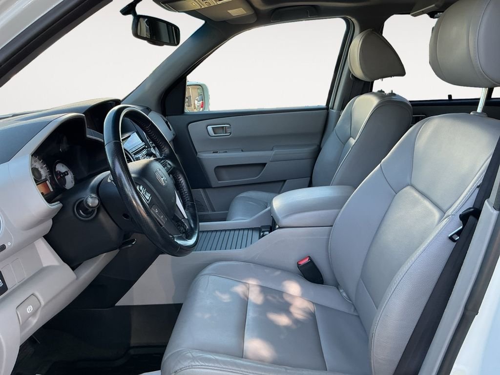 Used 2013 White Honda Touring image 11