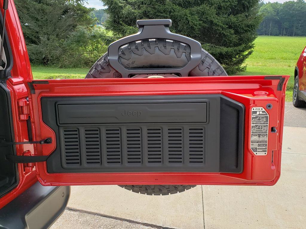 New 2026 Firecracker Red Clear-Coat Exterior Paint Jeep Sport S image 10