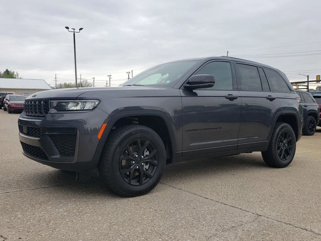 New 2026 Baltic Gray Metallic Clear-Coat Exterior Paint Jeep Laredo Altitude image 8