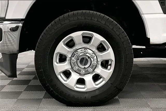 Used 2024 Oxford White Ford XLT image 9