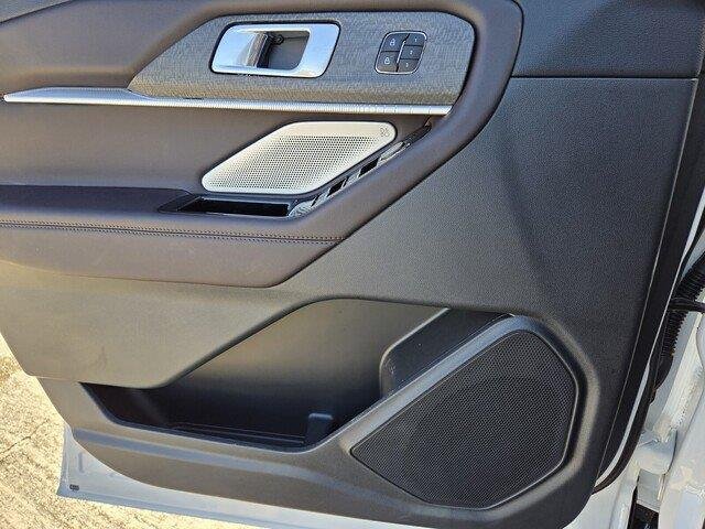 New 2026 Star White Metallic Tri-Coat Ford Platinum™ image 22