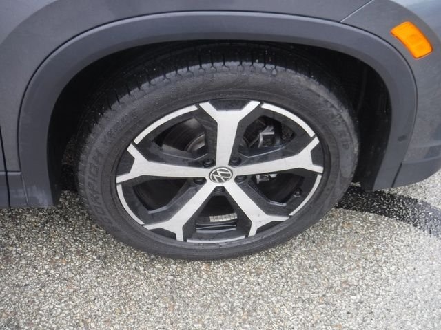 Certified Used 2025 Gray Volkswagen 2.0T SE image 3