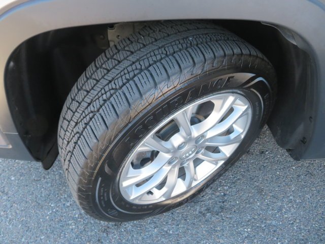 Used 2019 Gray Jeep  image 36