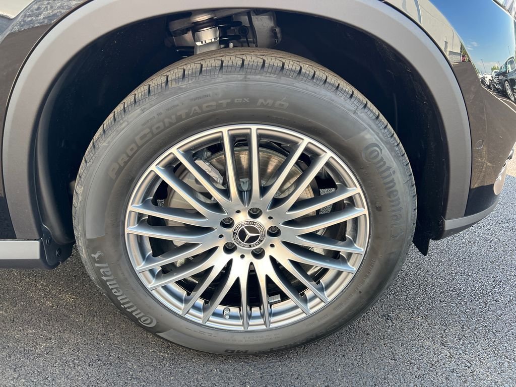 New 2026 Obsidian Black Metallic Mercedes-Benz GLC 300 image 34