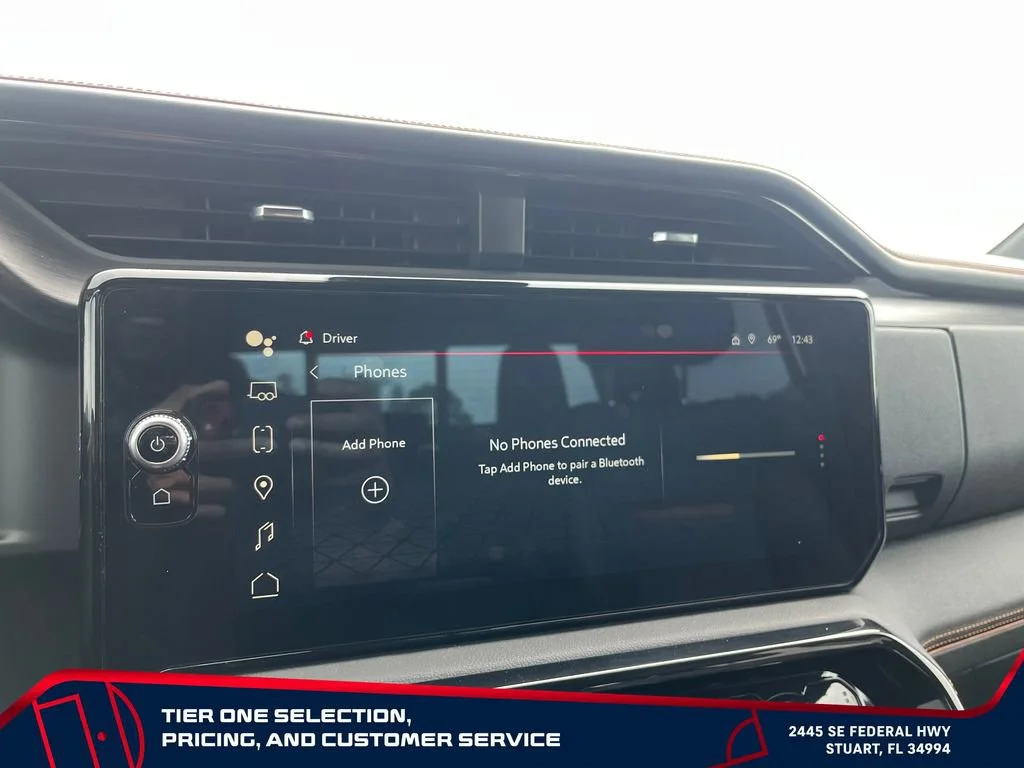 Used 2025 Summit White GMC AT4 image 30