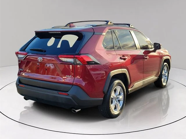 Used 2020 Red Toyota XLE image 3