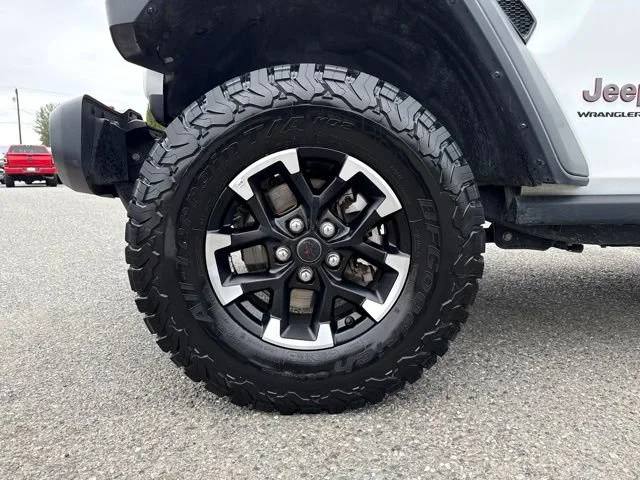 Used 2025 Bright White Clearcoat Jeep Rubicon image 18