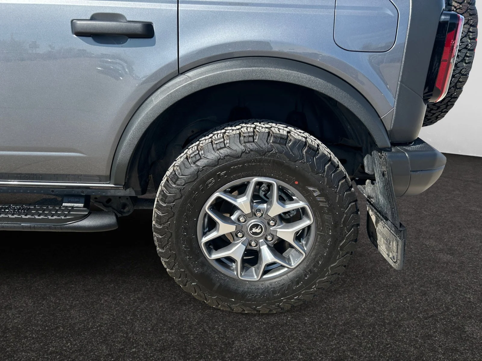 Used 2023 carbonized gray Ford Badlands Hardtop 4x4 Leather image 9